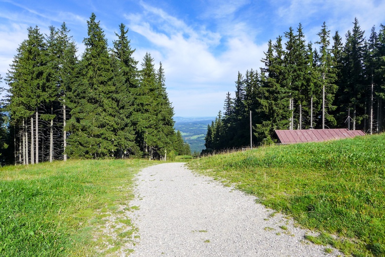 Blick auf Bergwachthütte und den Hörnle-Winterweg